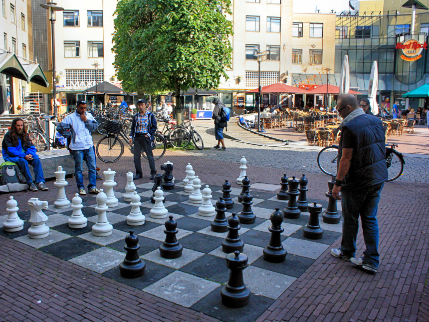 Visitar Ámsterdam barato - Juego de ajedrez en Plaza Max Euwe