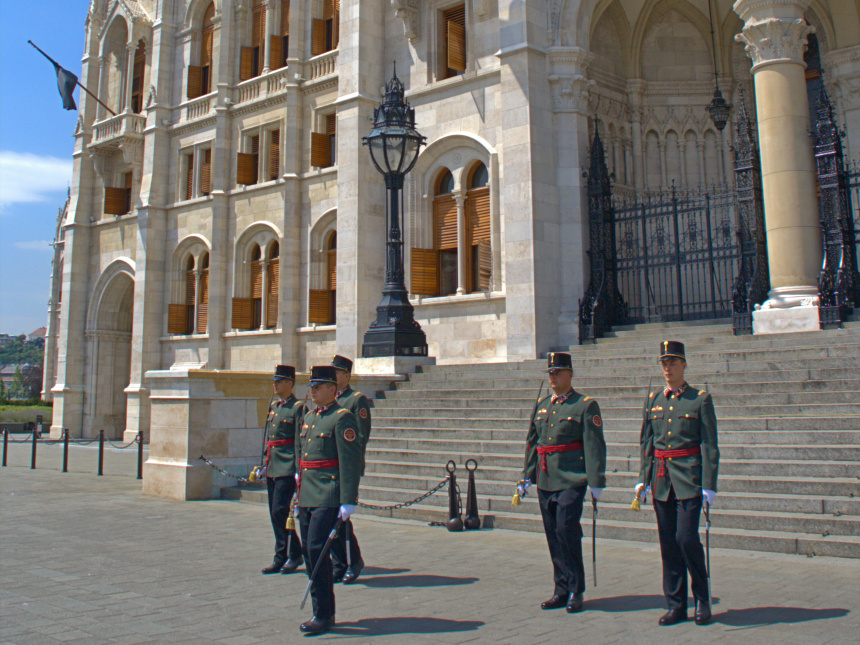 Cambio de Guardia de la Santa Corona